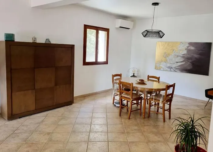 Maison Agreable Avec Grands Volumes *