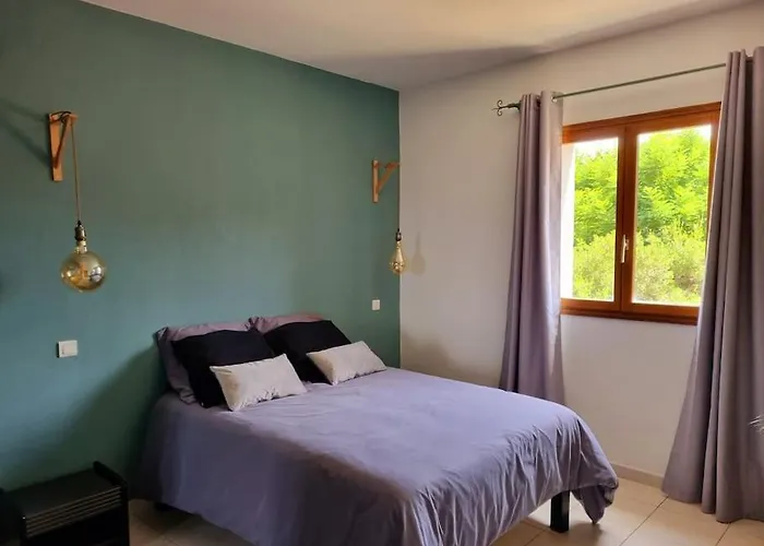 Maison Agreable Avec Grands Volumes