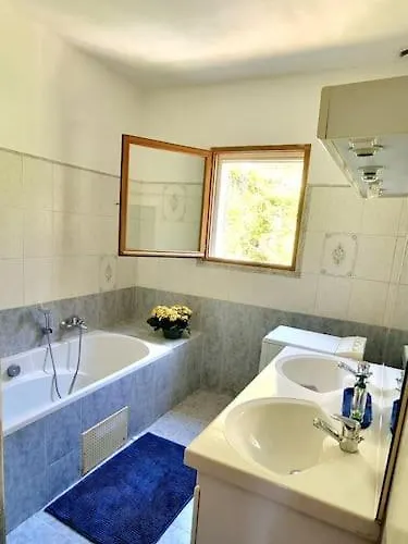 Maison Agreable Avec Grands Volumes *