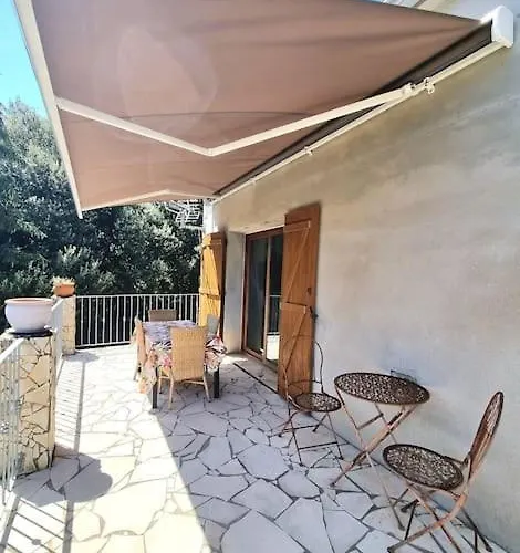 Maison Agreable Avec Grands Volumes