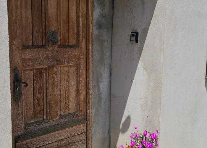 Maison Agreable Avec Grands Volumes Levie