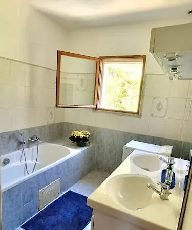 Maison Agreable Avec Grands Volumes *