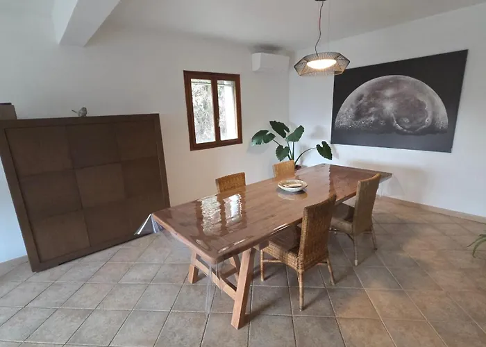 Maison Agreable Avec Grands Volumes *